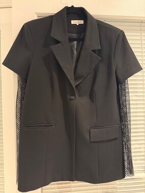 We wore what Black Blazer with long sleeves - Medium